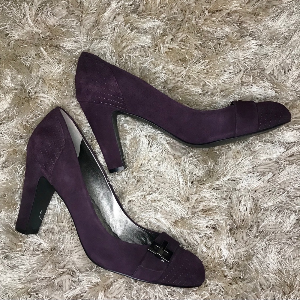 EASY SPIRIT Pumps. Suede. Non-slip outsole.